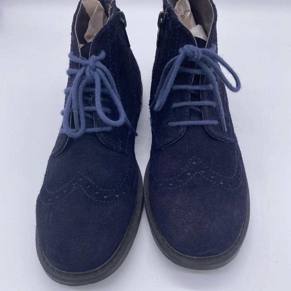 Boys' boots Blue suede laced boots.